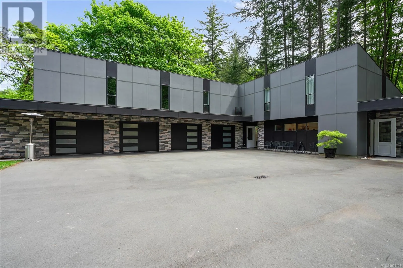 851 Sayward Rd