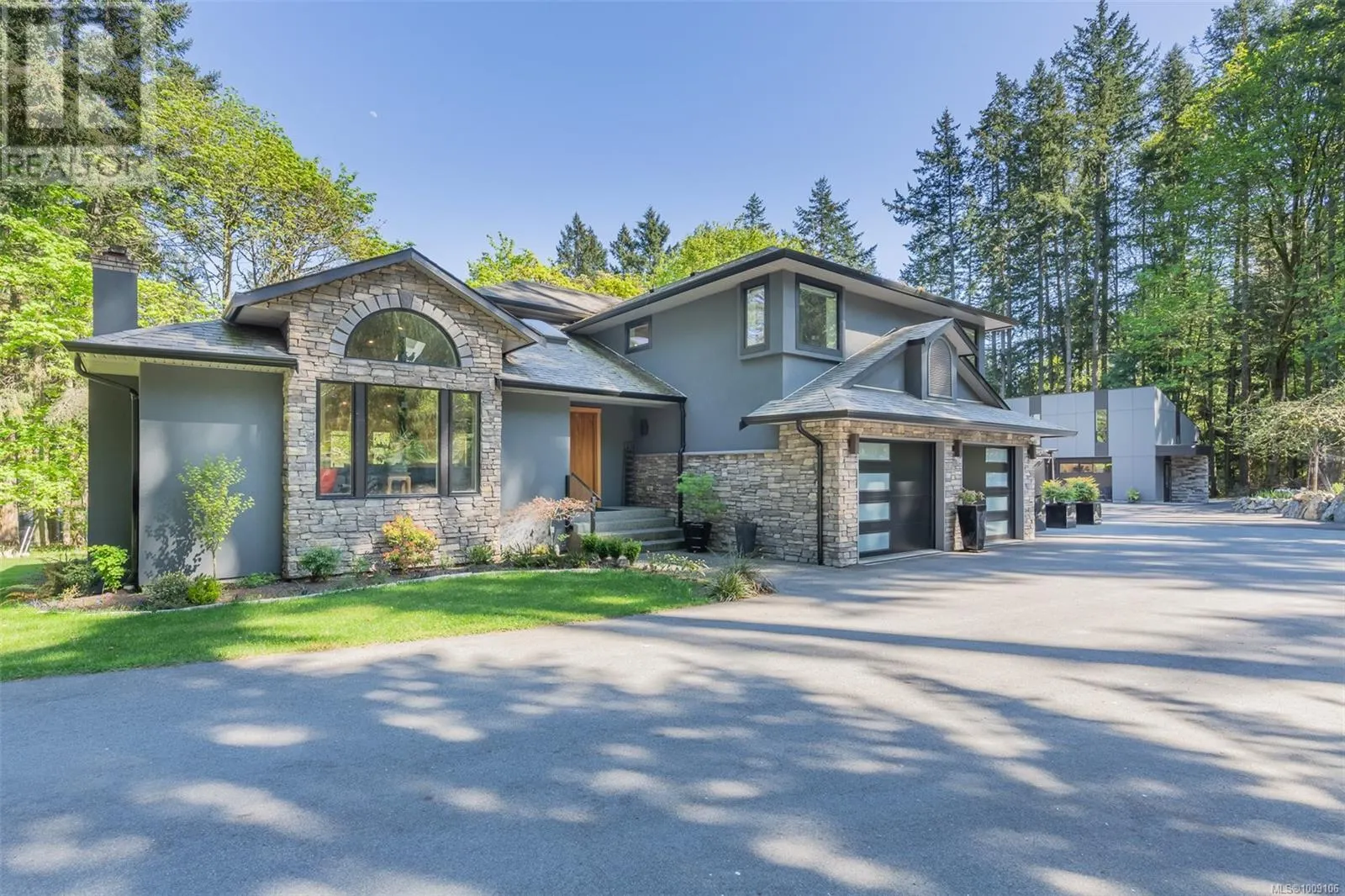 851 Sayward Rd