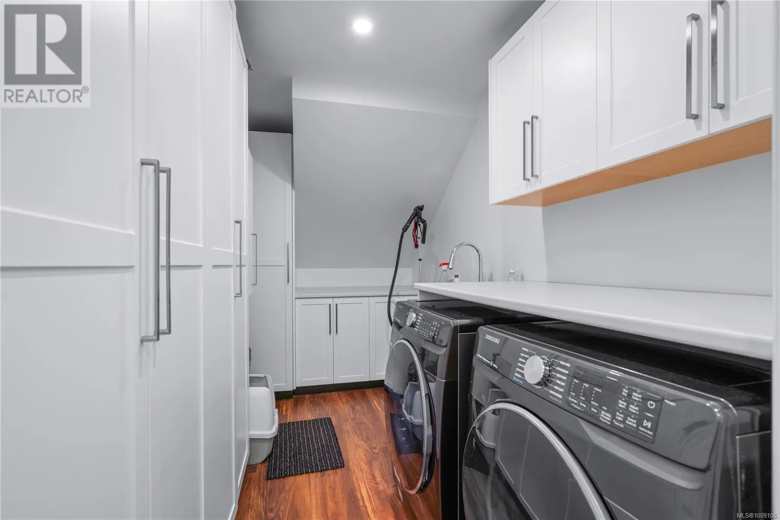 851 Sayward Rd