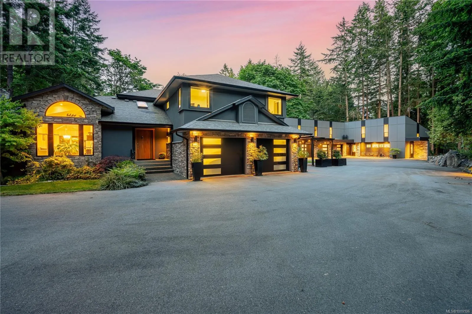 851 Sayward Rd