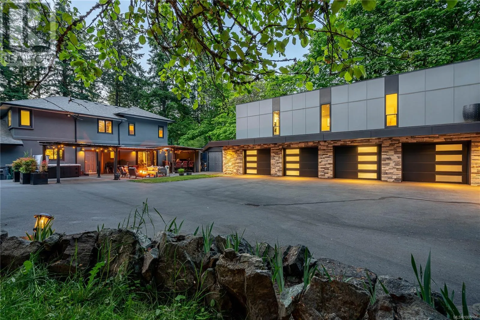 851 Sayward Rd