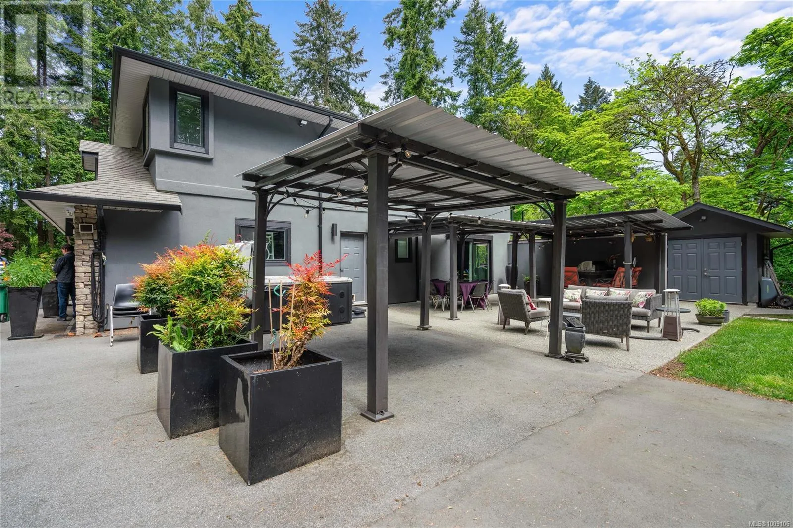 851 Sayward Rd