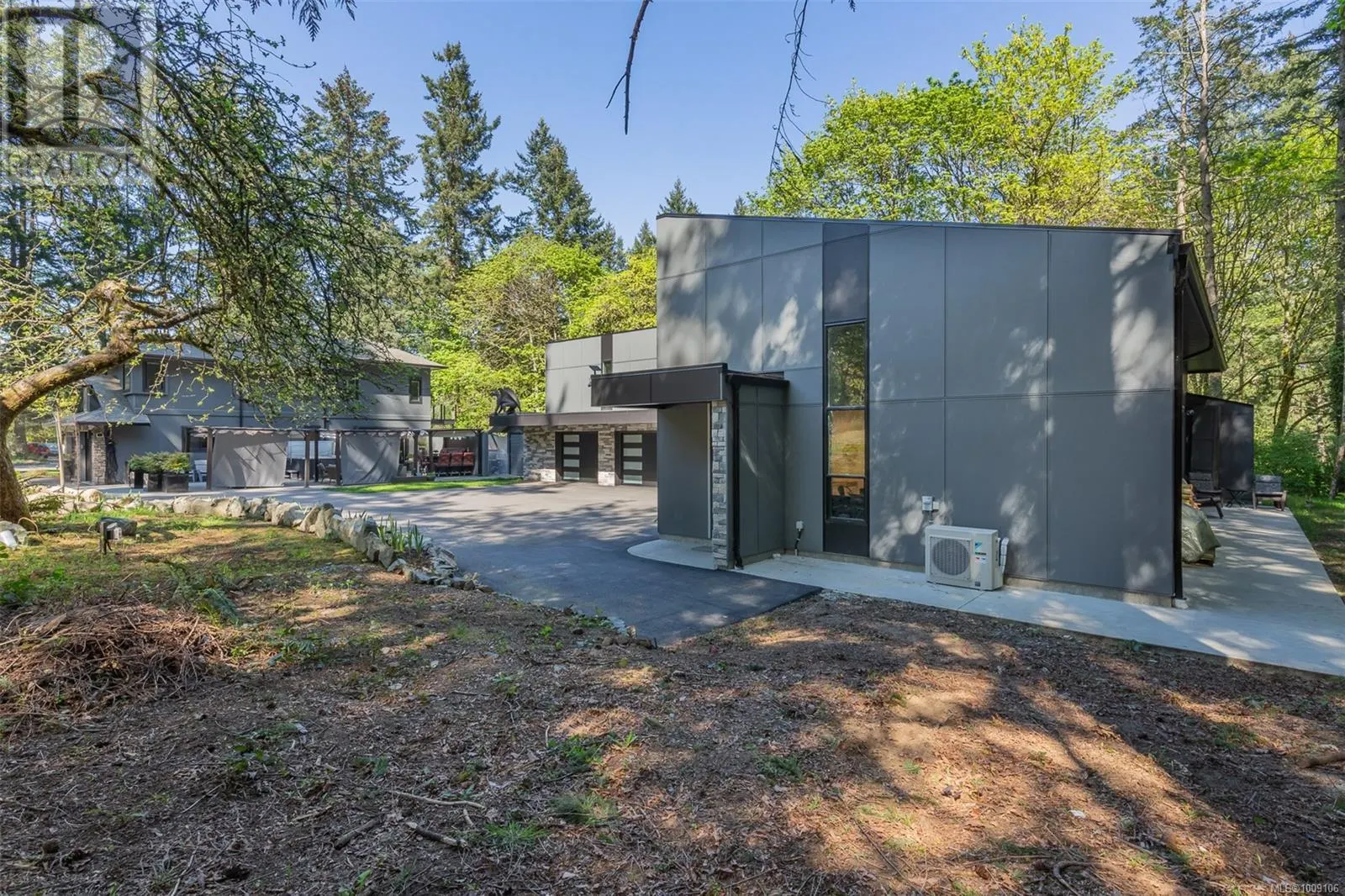851 Sayward Rd