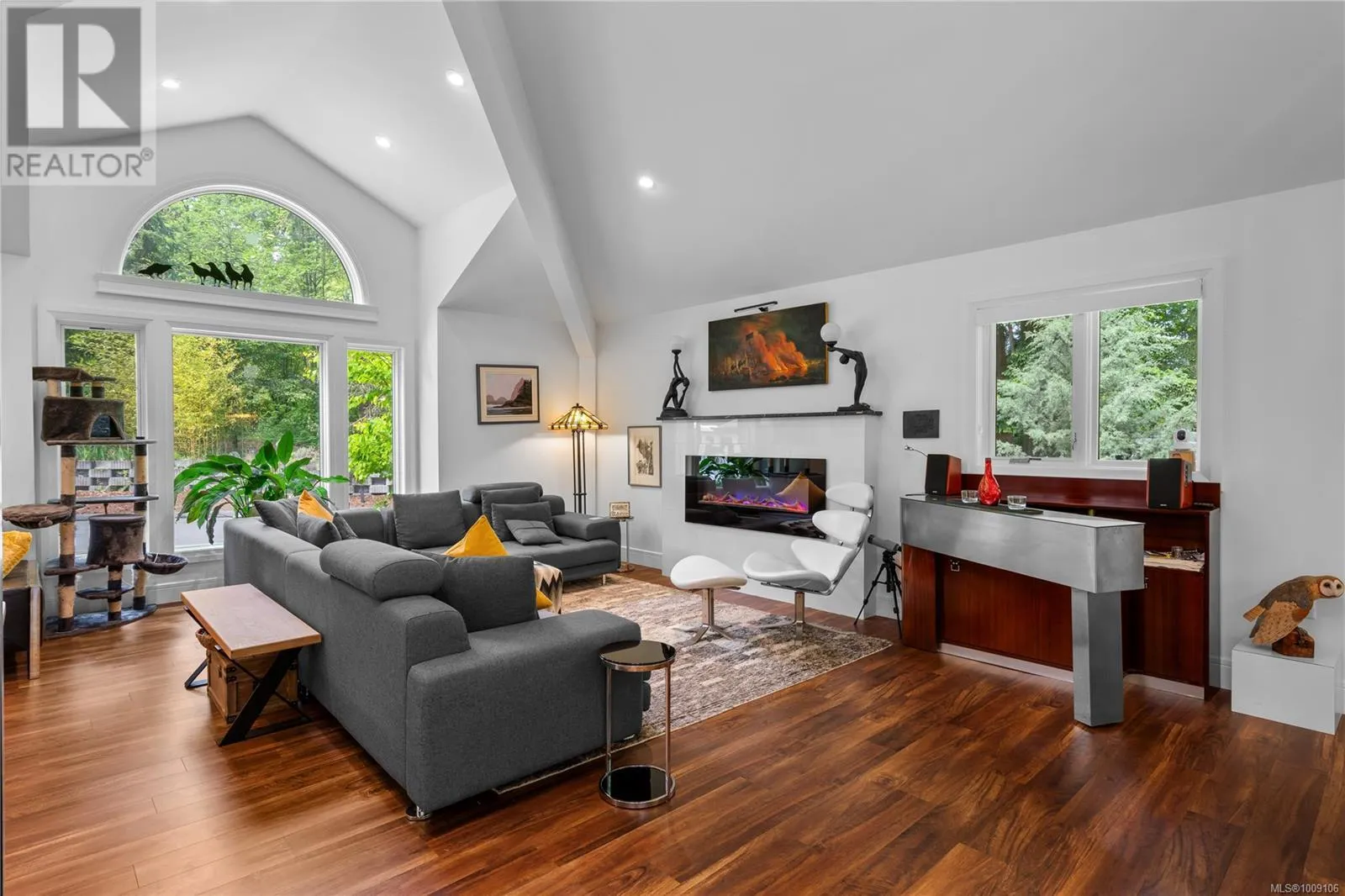 851 Sayward Rd