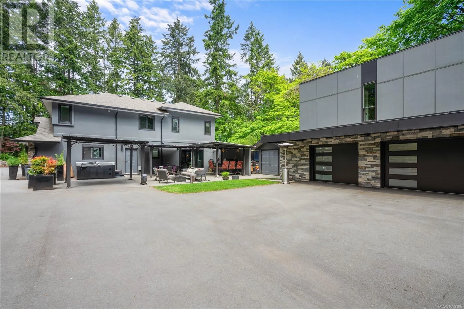 851 Sayward Rd