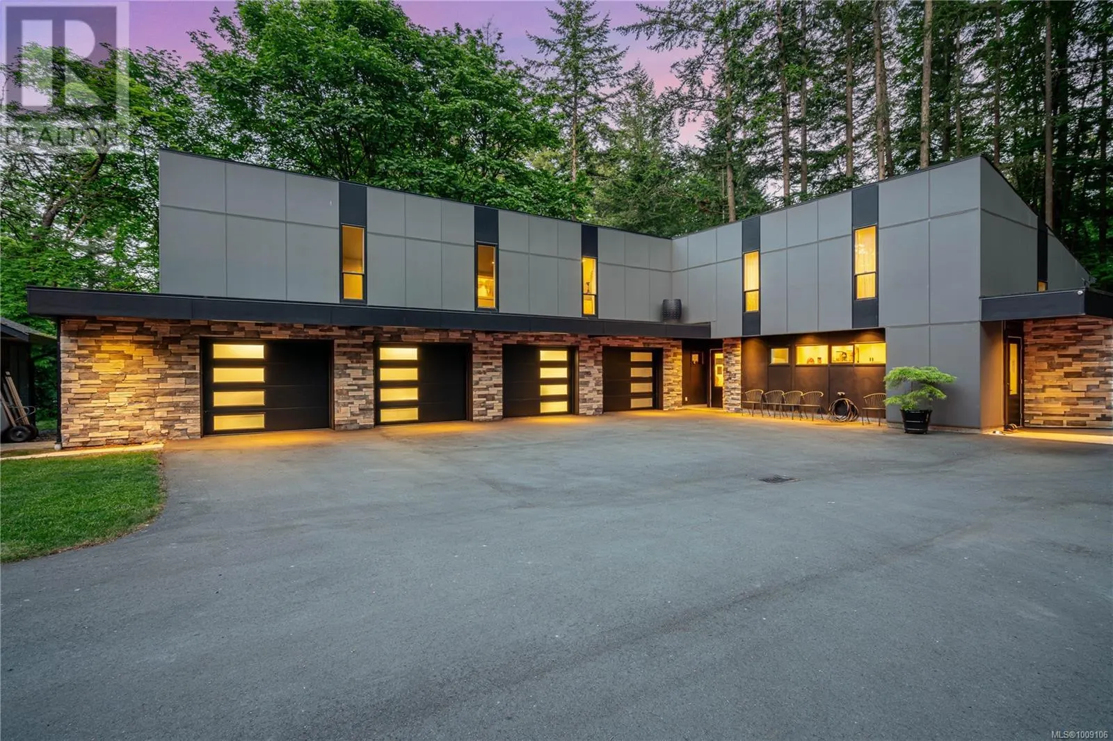 851 Sayward Rd