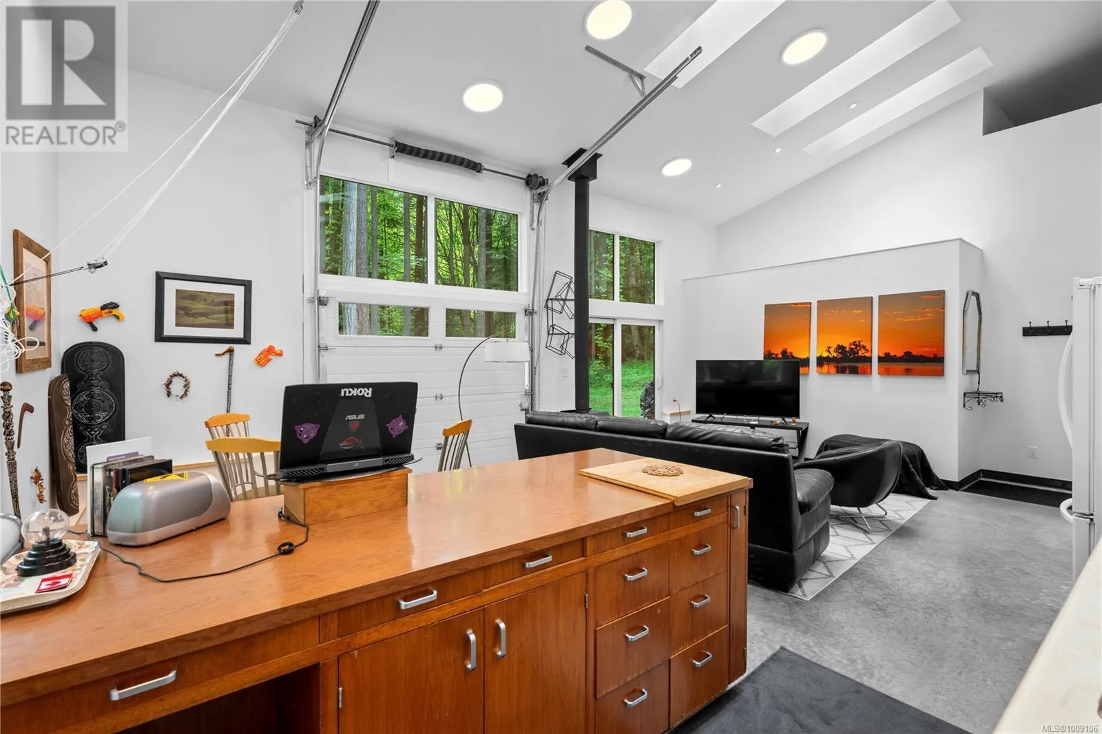 851 Sayward Rd