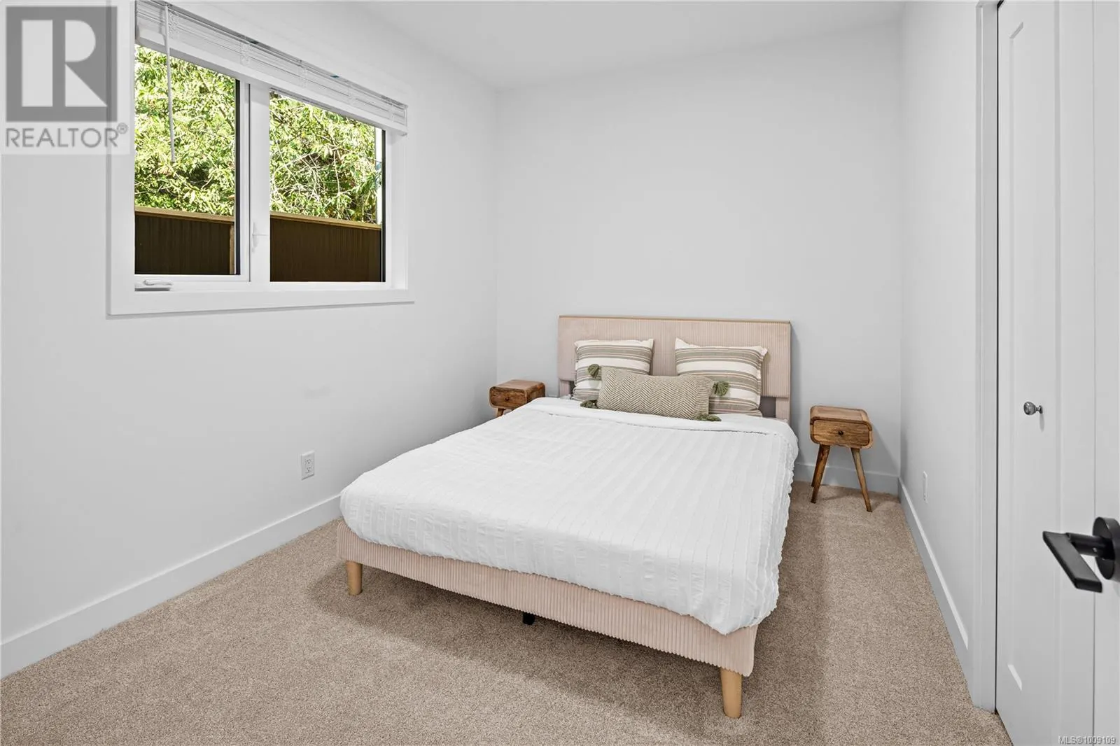 C 568 Kay St