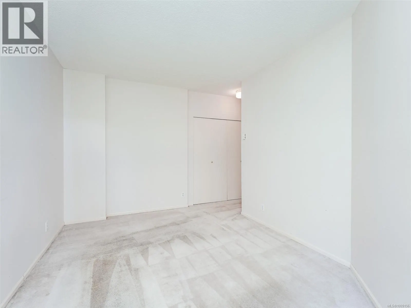 205 1010 View St