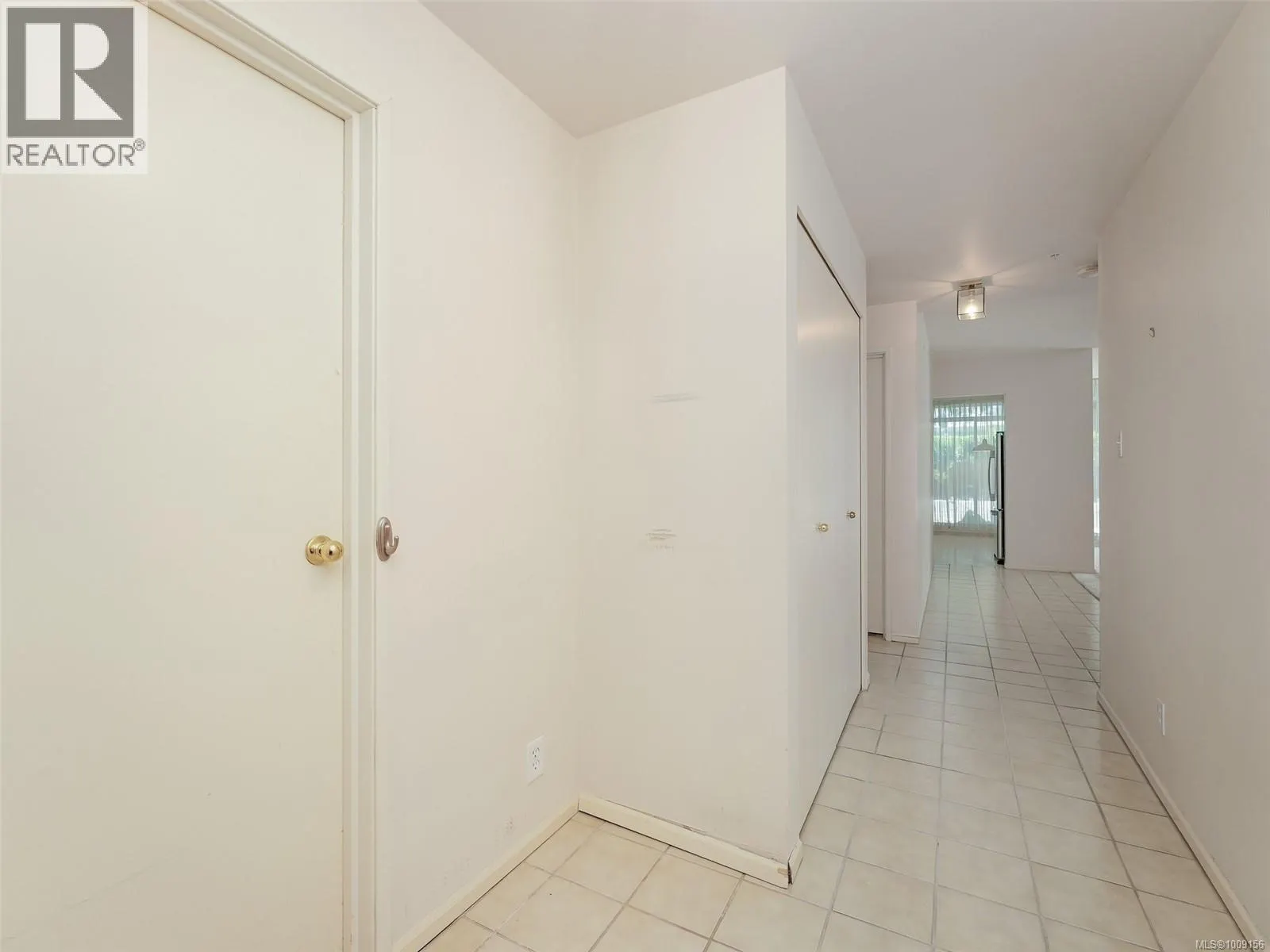 205 1010 View St