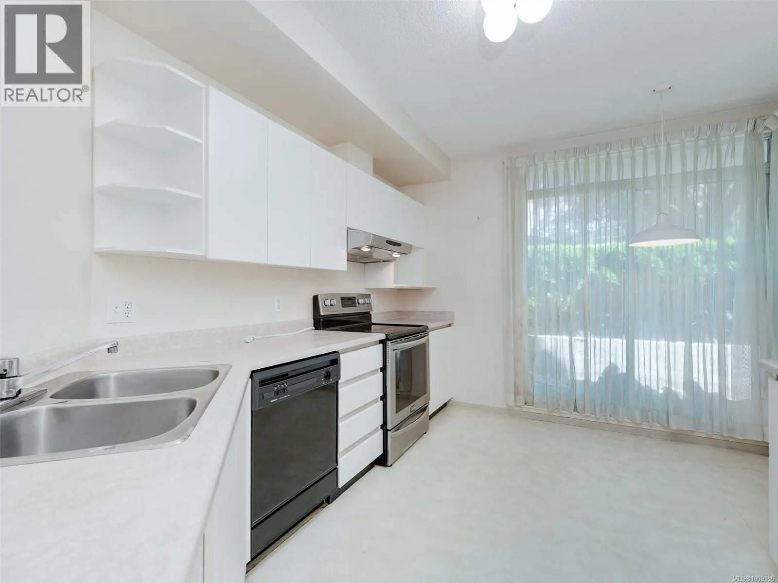 205 1010 View St