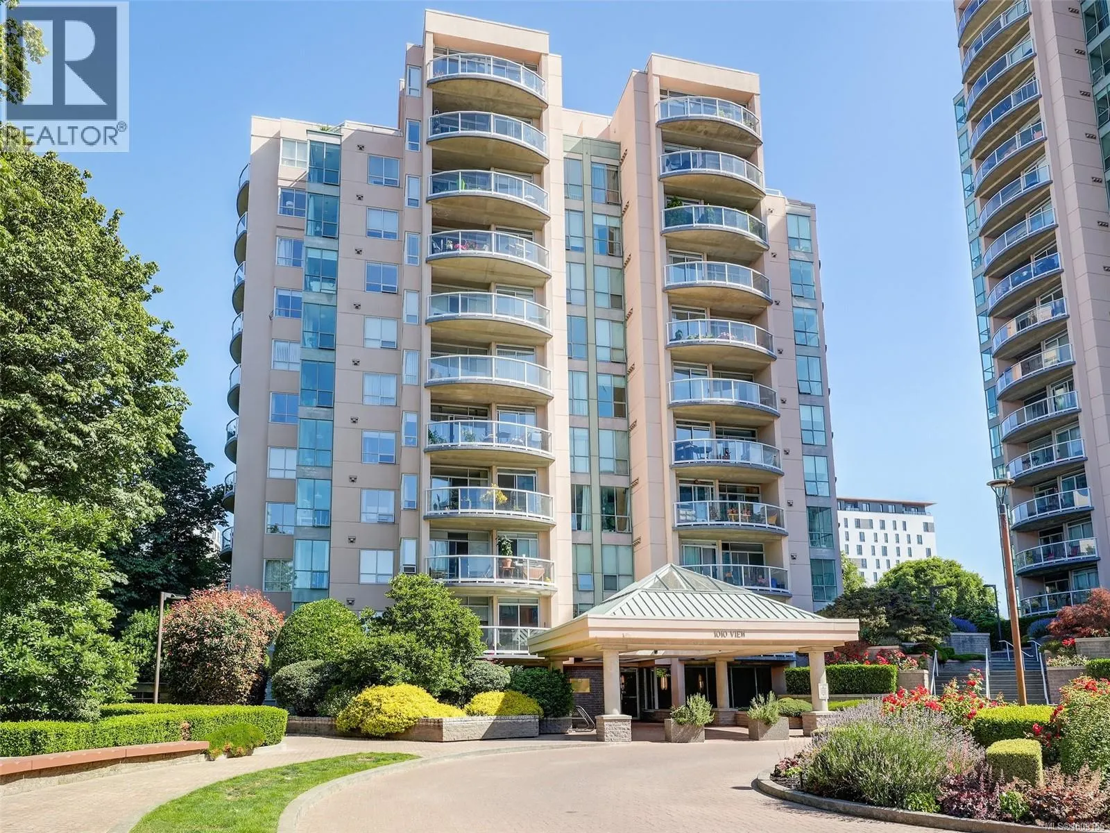 205 1010 View St