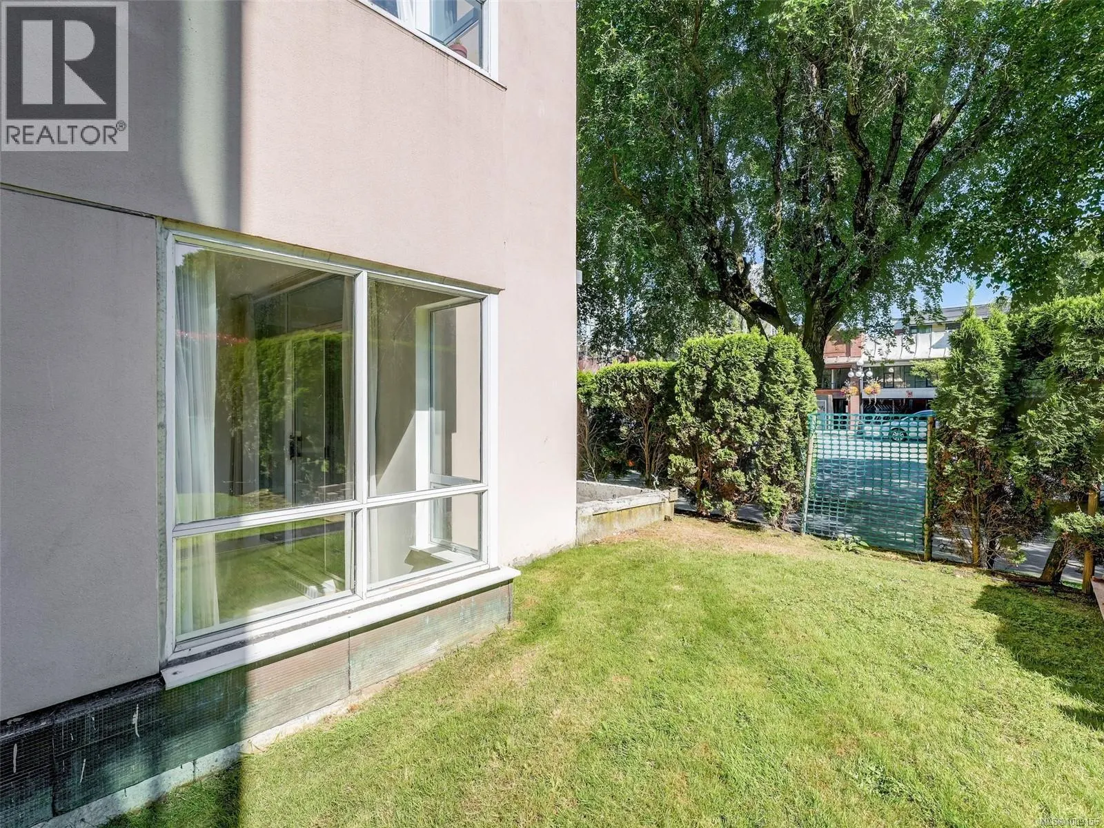 205 1010 View St