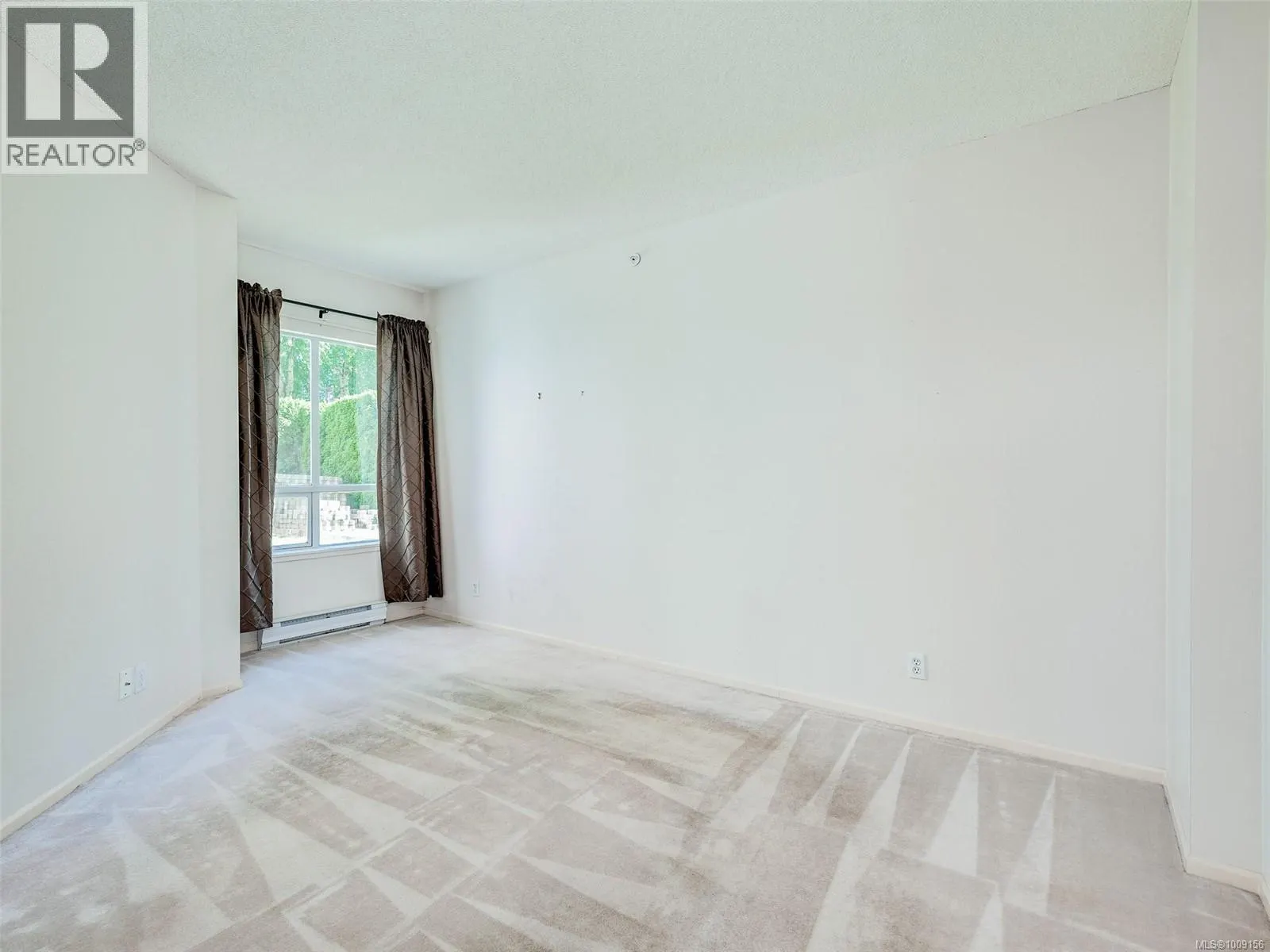 205 1010 View St