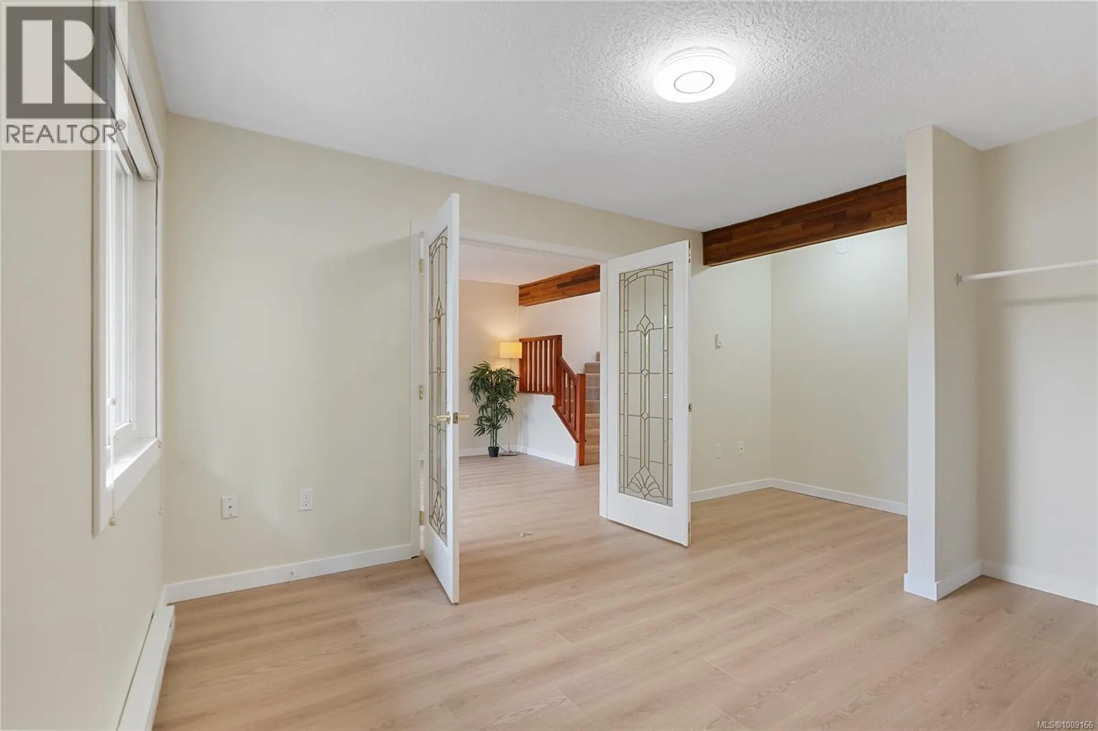 3 974 Dunford Ave