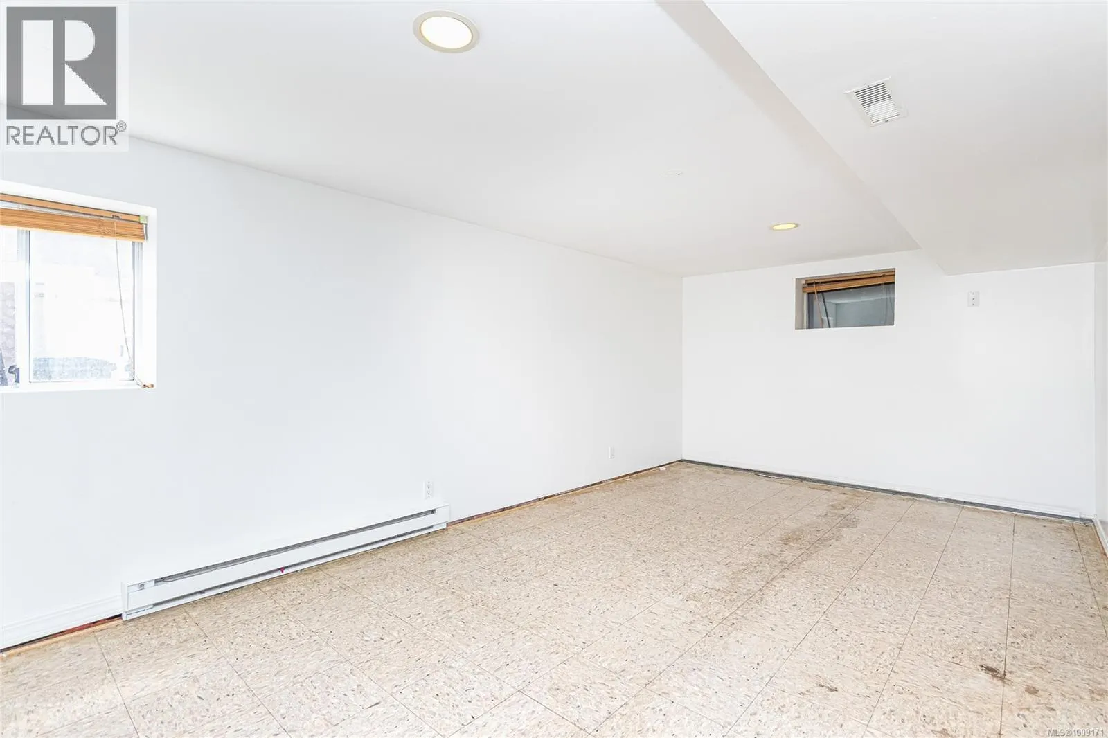 745 Newbury St
