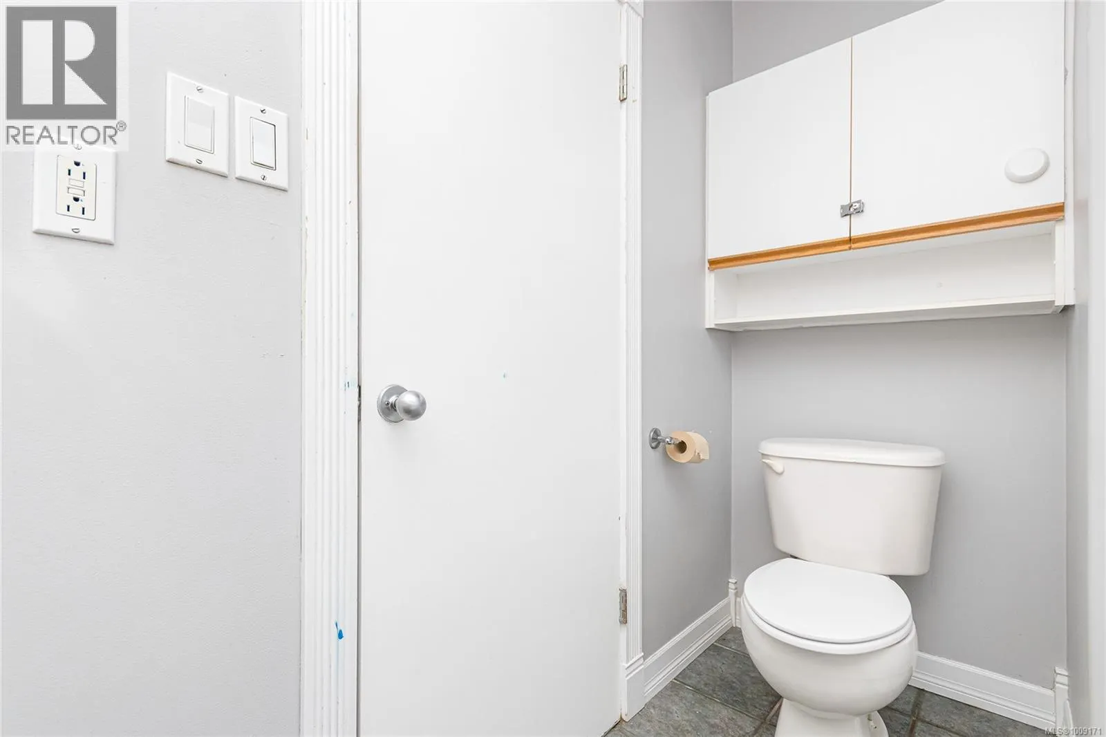 745 Newbury St