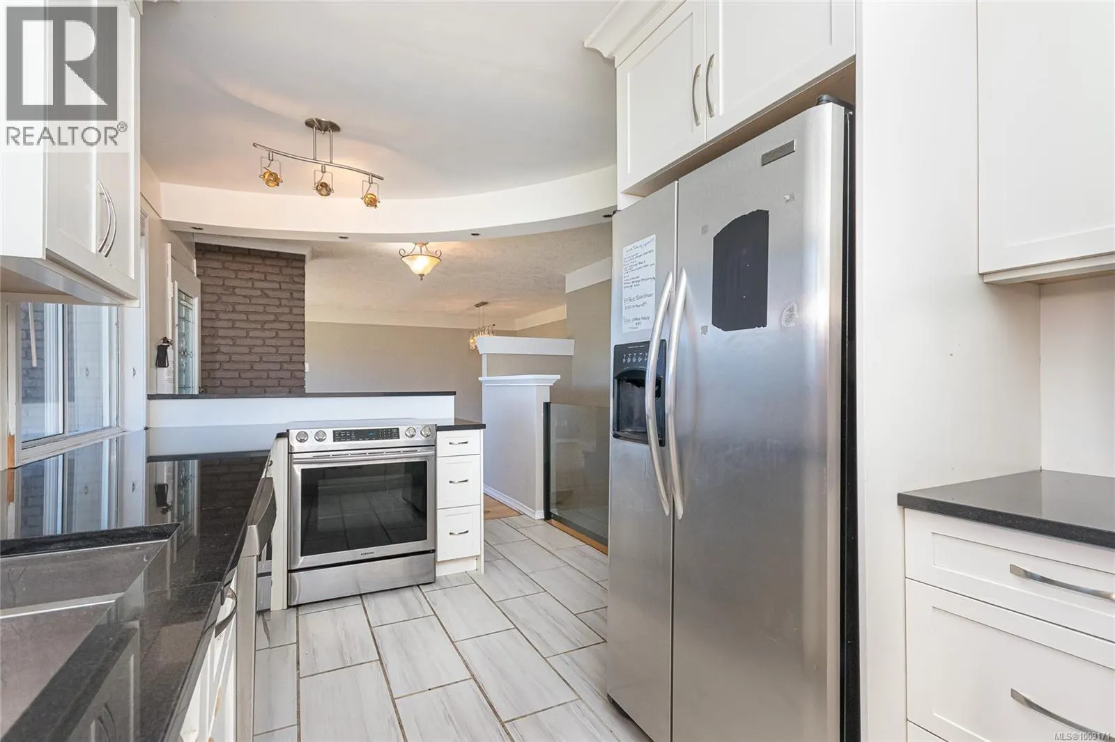 745 Newbury St