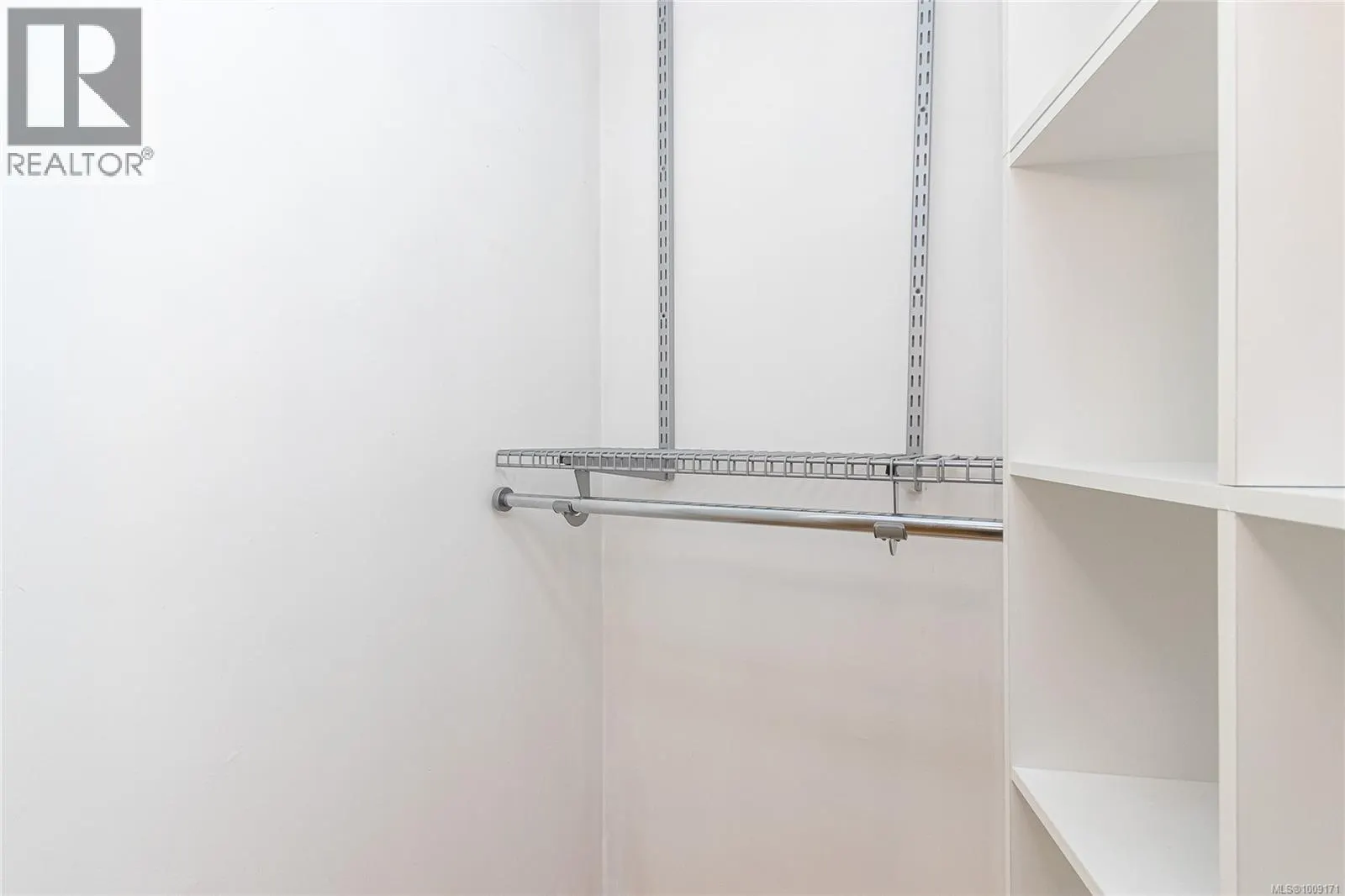 745 Newbury St