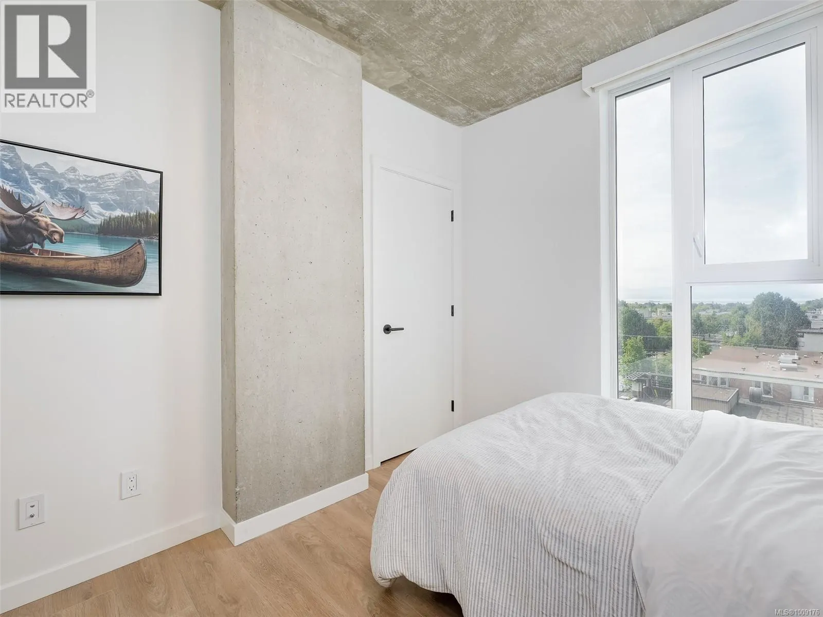 707 1097 View St