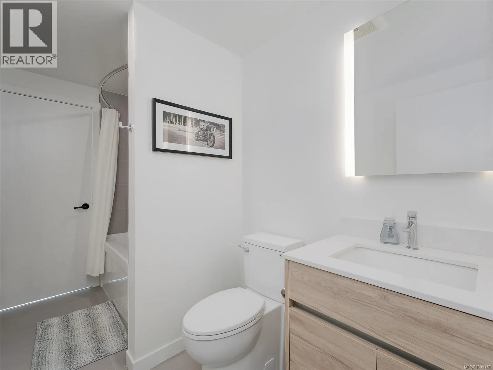 707 1097 View St