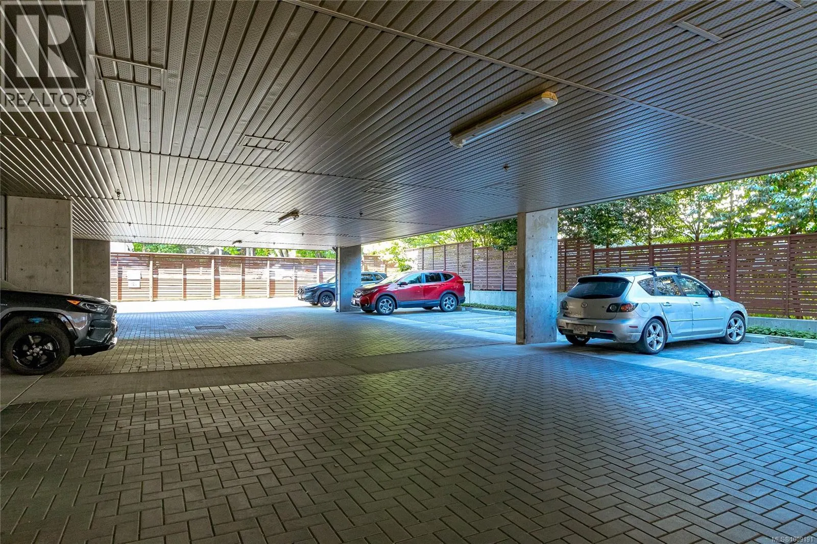 204 2580 Penrhyn St