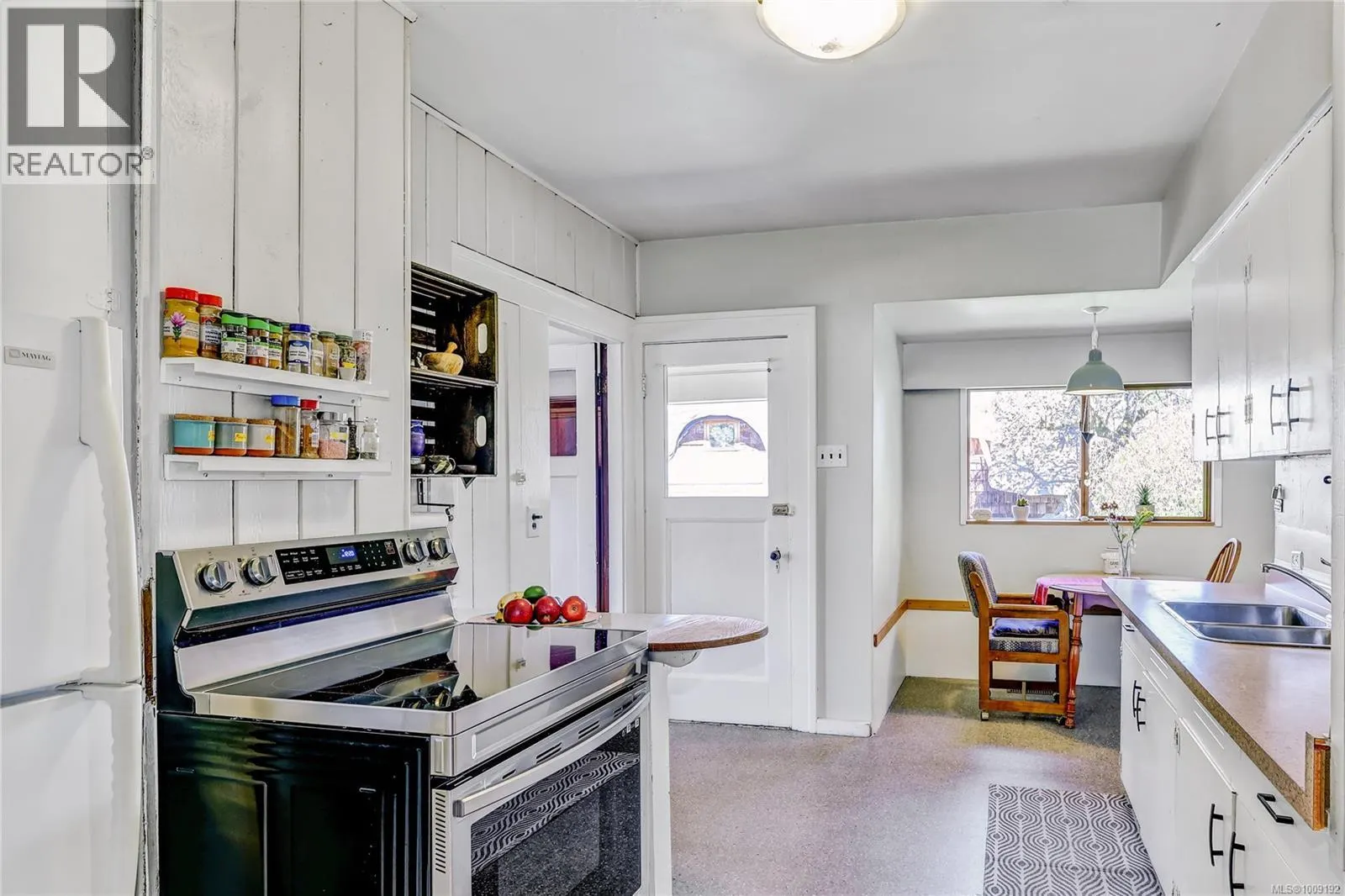 660 Third St