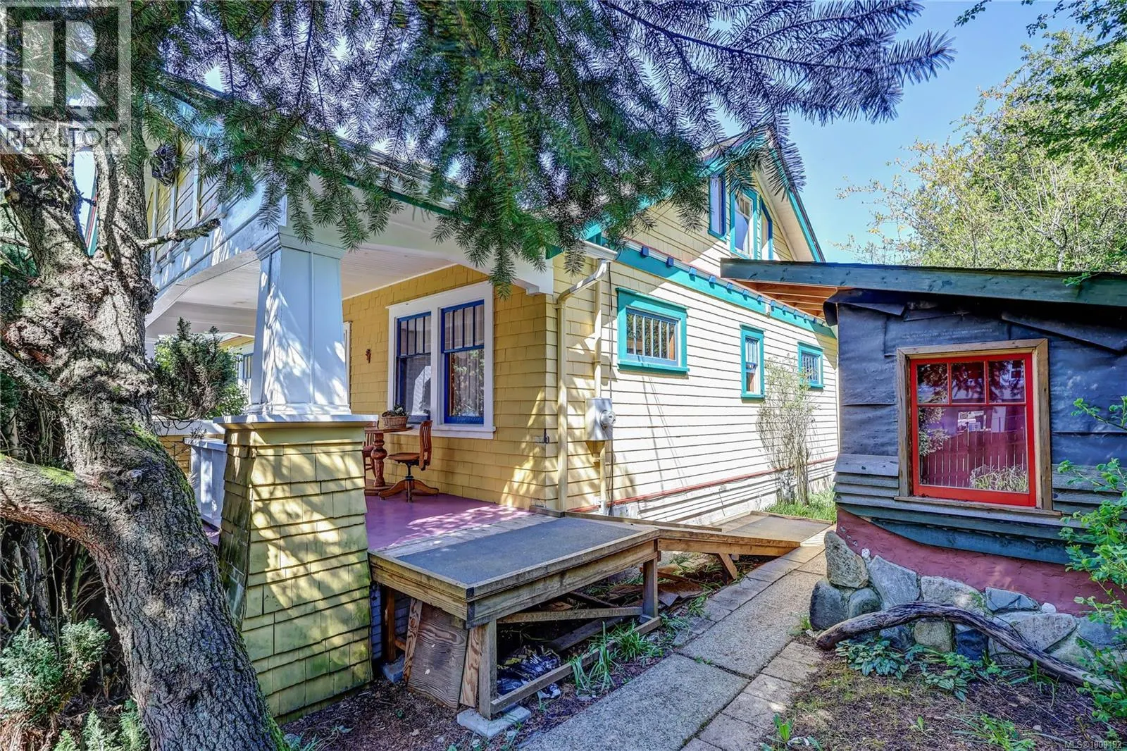 660 Third St