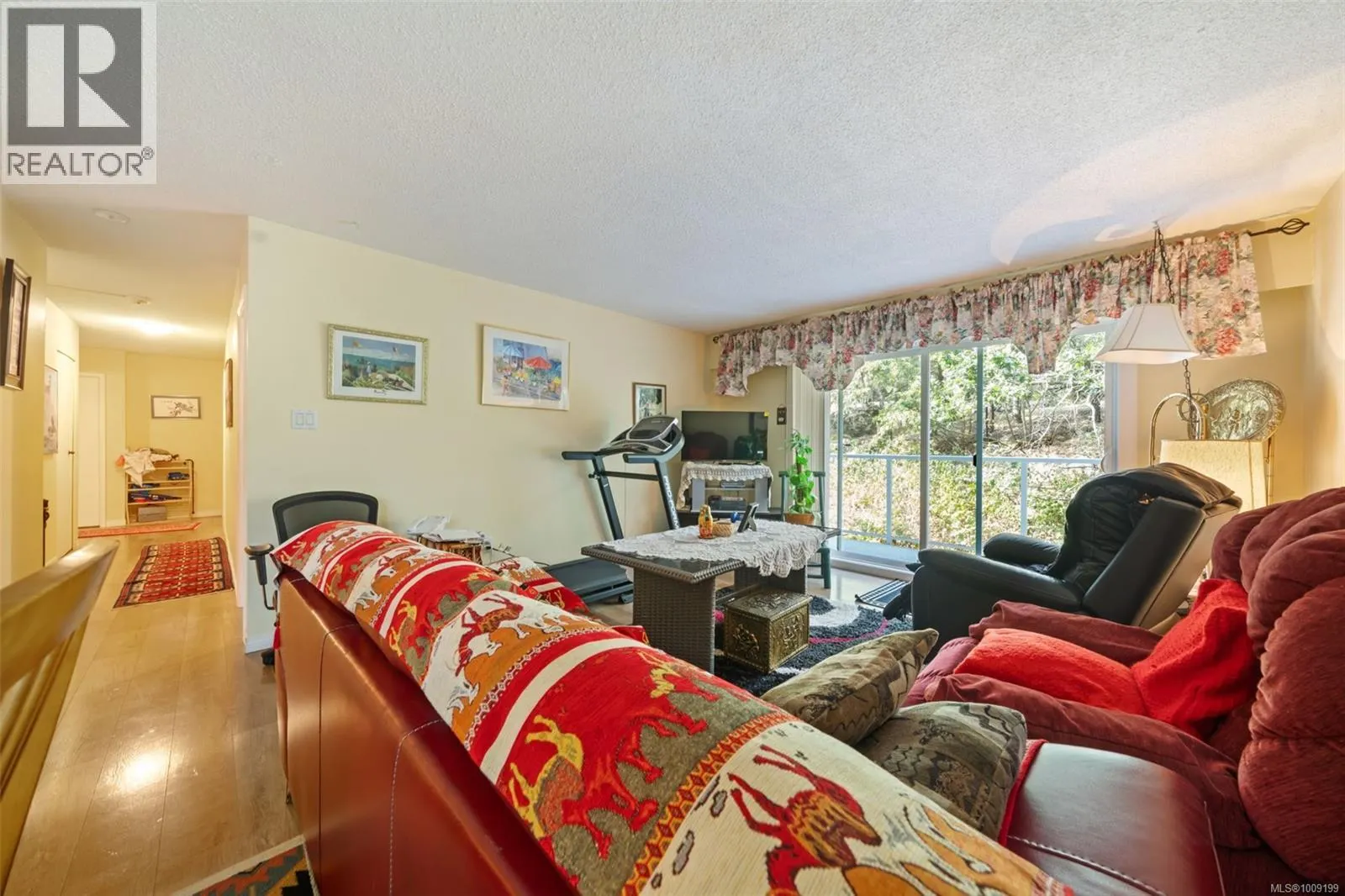 208 1124 Esquimalt Rd