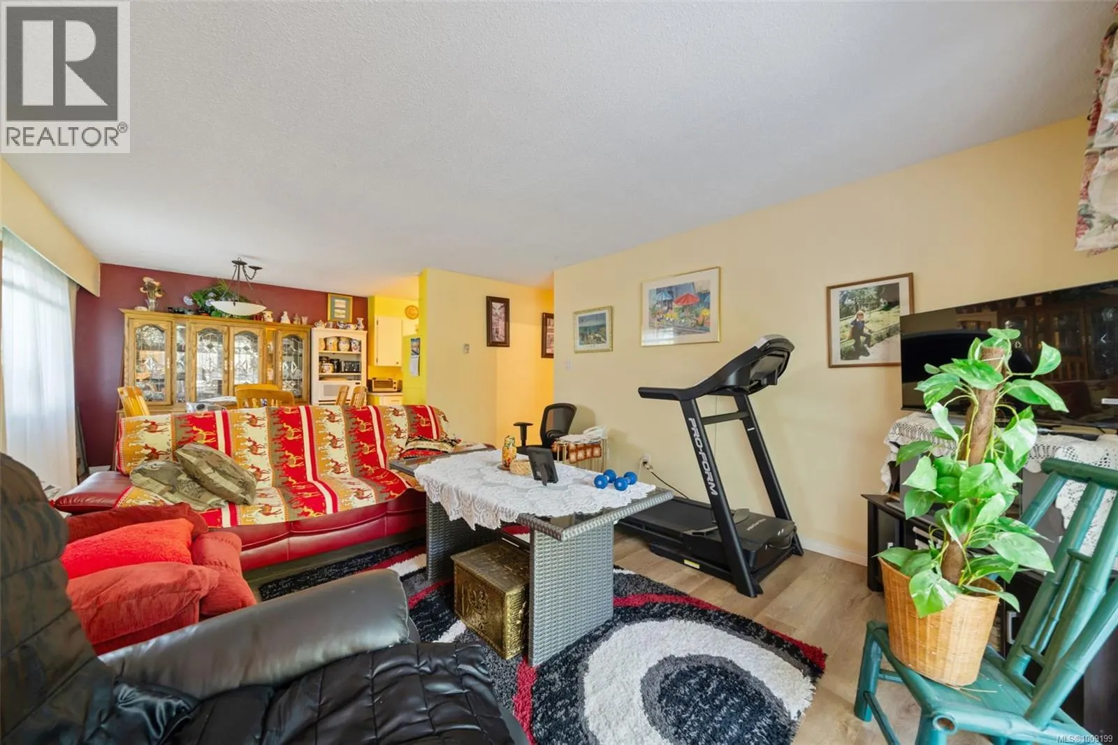 208 1124 Esquimalt Rd