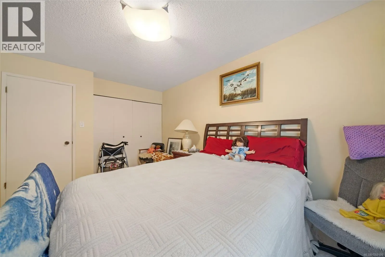 208 1124 Esquimalt Rd