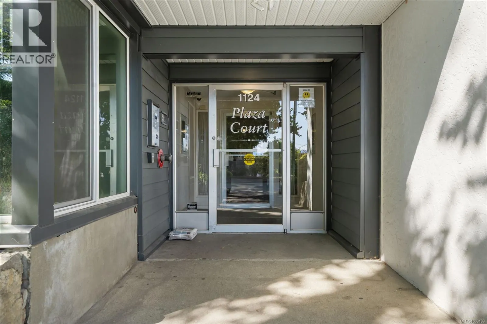 208 1124 Esquimalt Rd