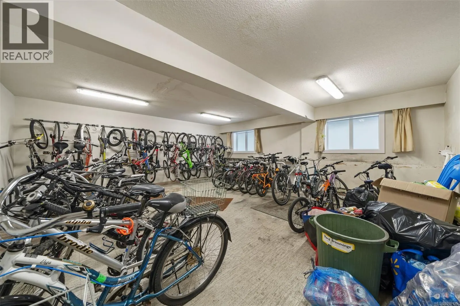 208 1124 Esquimalt Rd