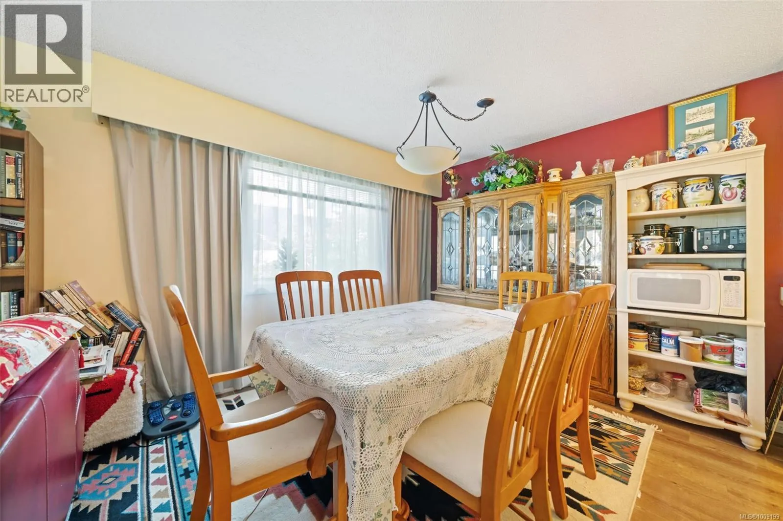 208 1124 Esquimalt Rd