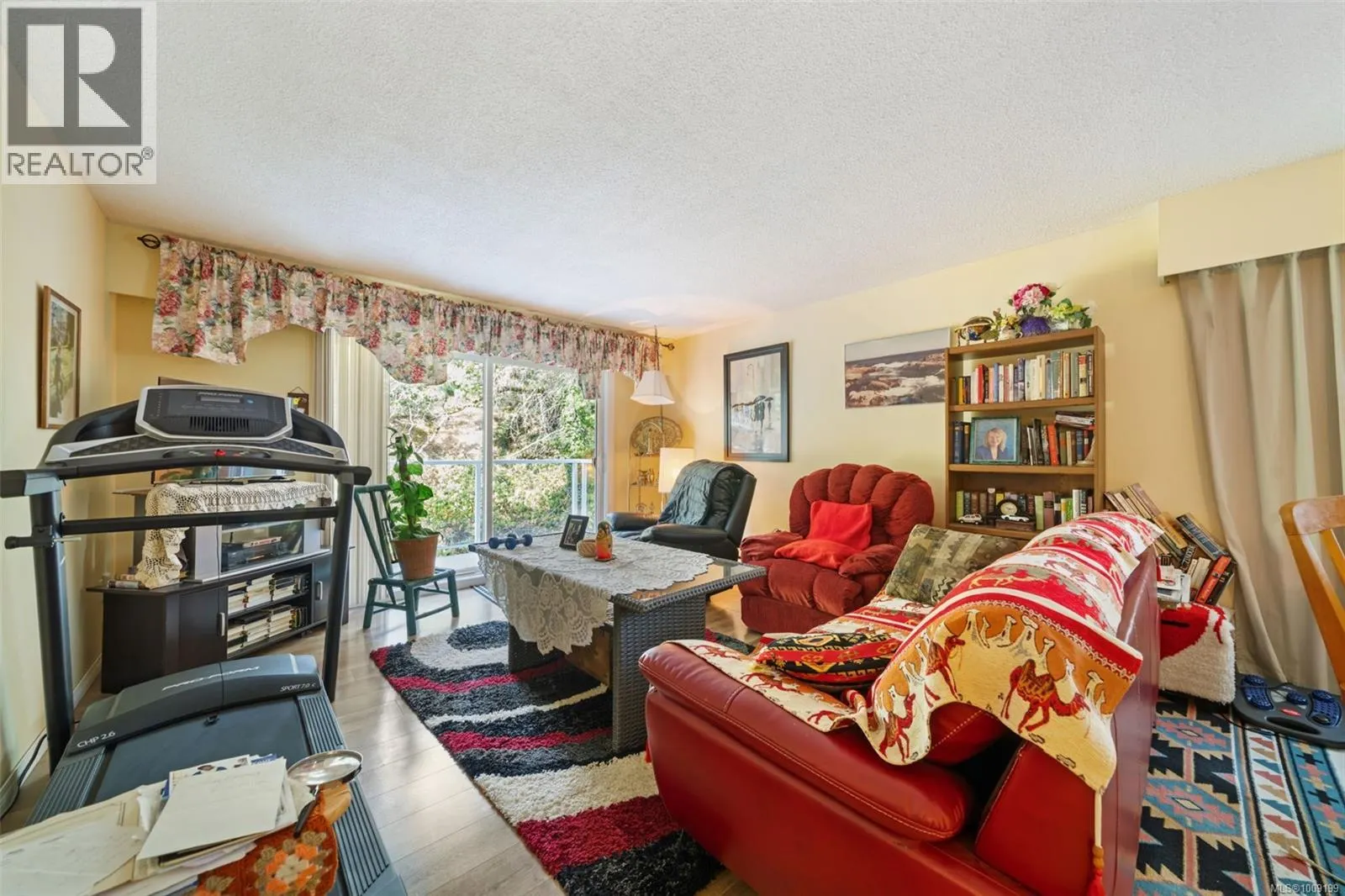 208 1124 Esquimalt Rd
