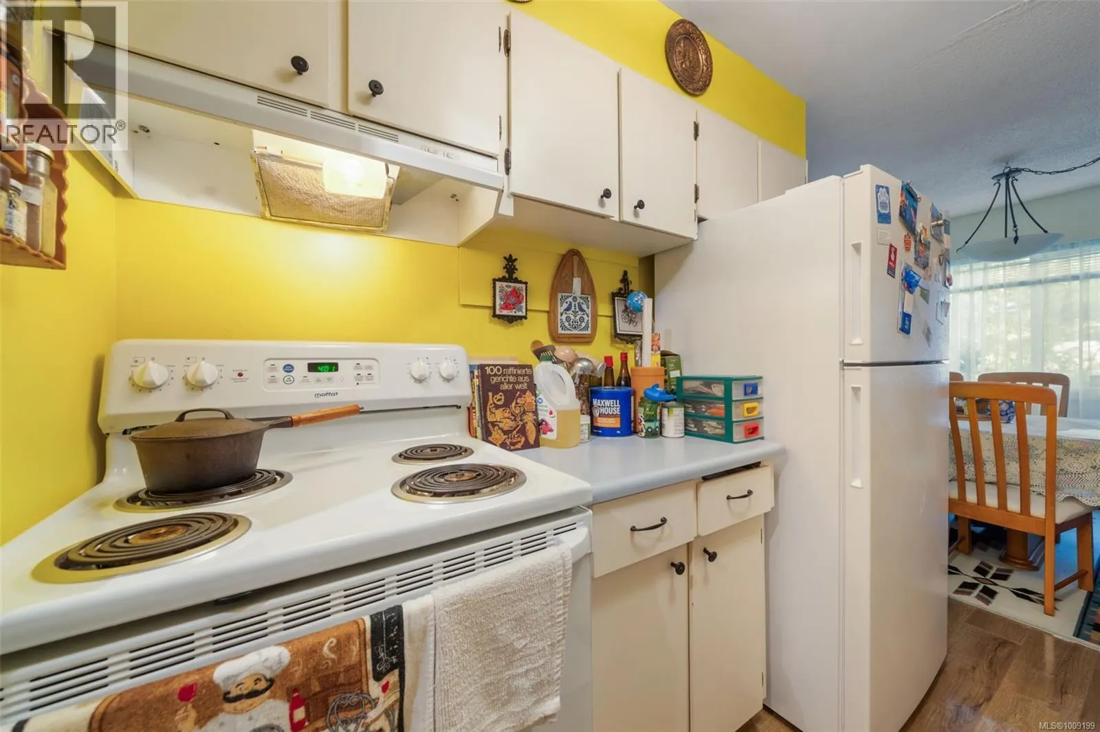 208 1124 Esquimalt Rd