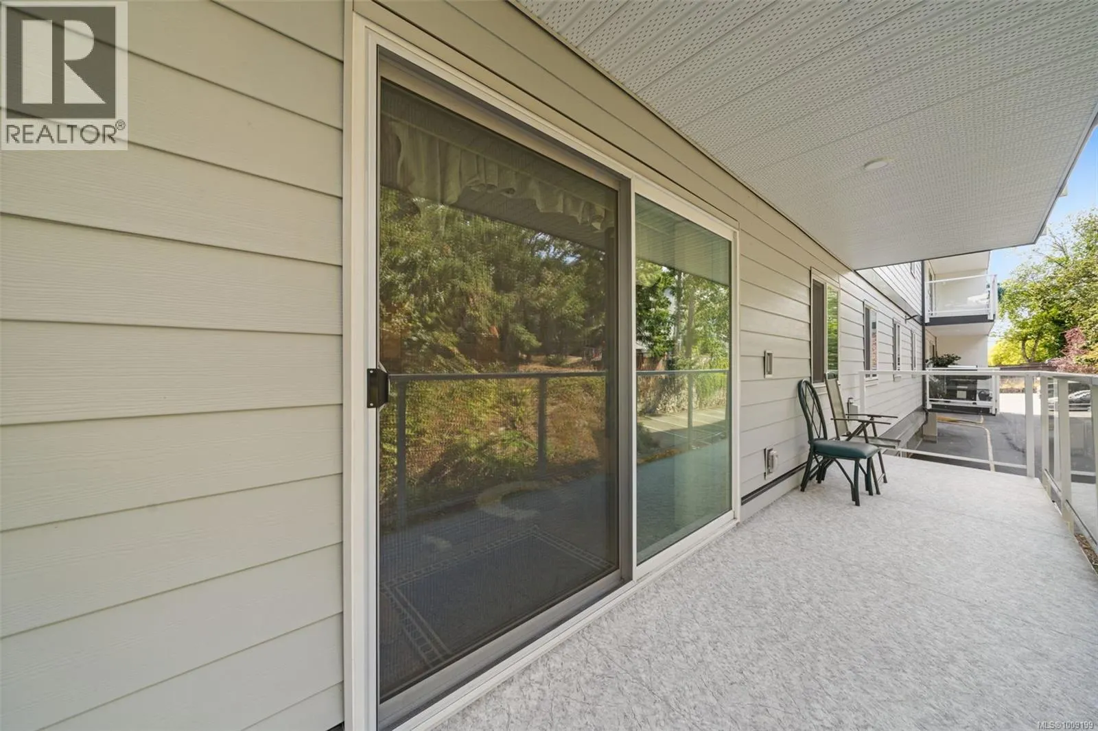 208 1124 Esquimalt Rd