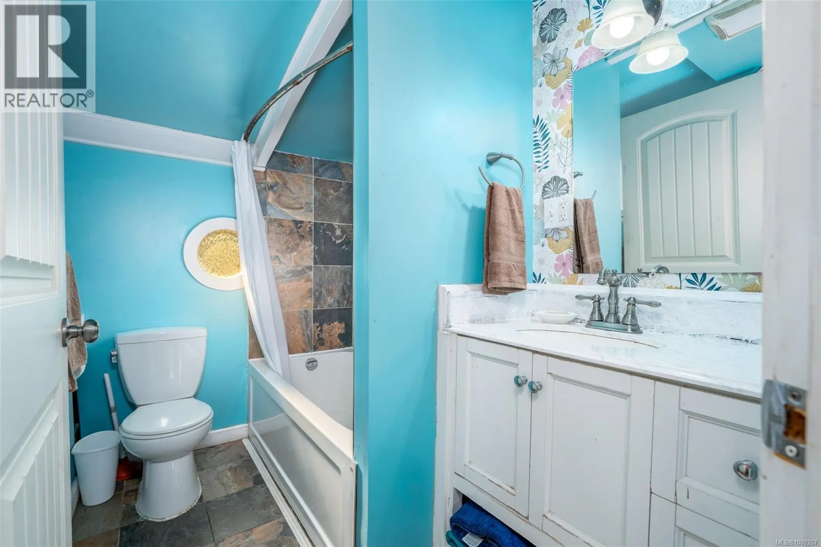 2 1765 Cowichan Bay Rd
