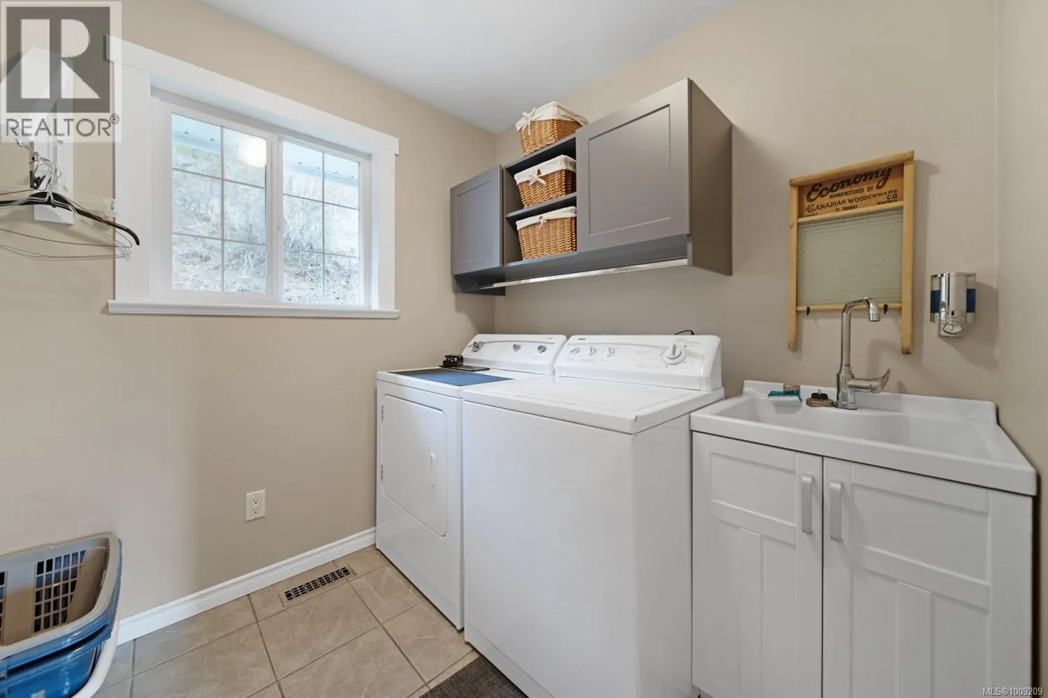 1591 Escarpment Way