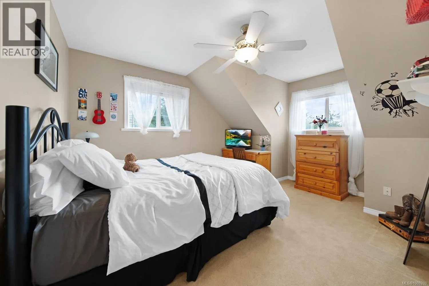 1591 Escarpment Way