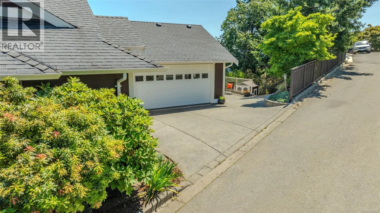 3708 Glen Oaks Dr