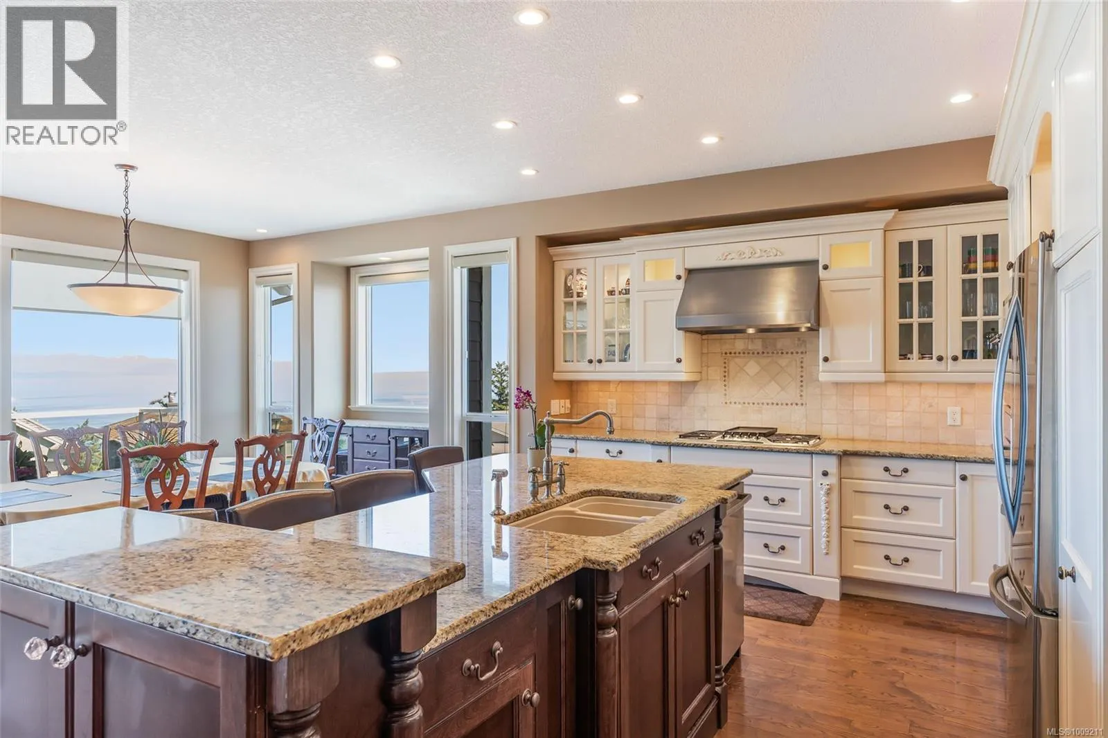 3708 Glen Oaks Dr