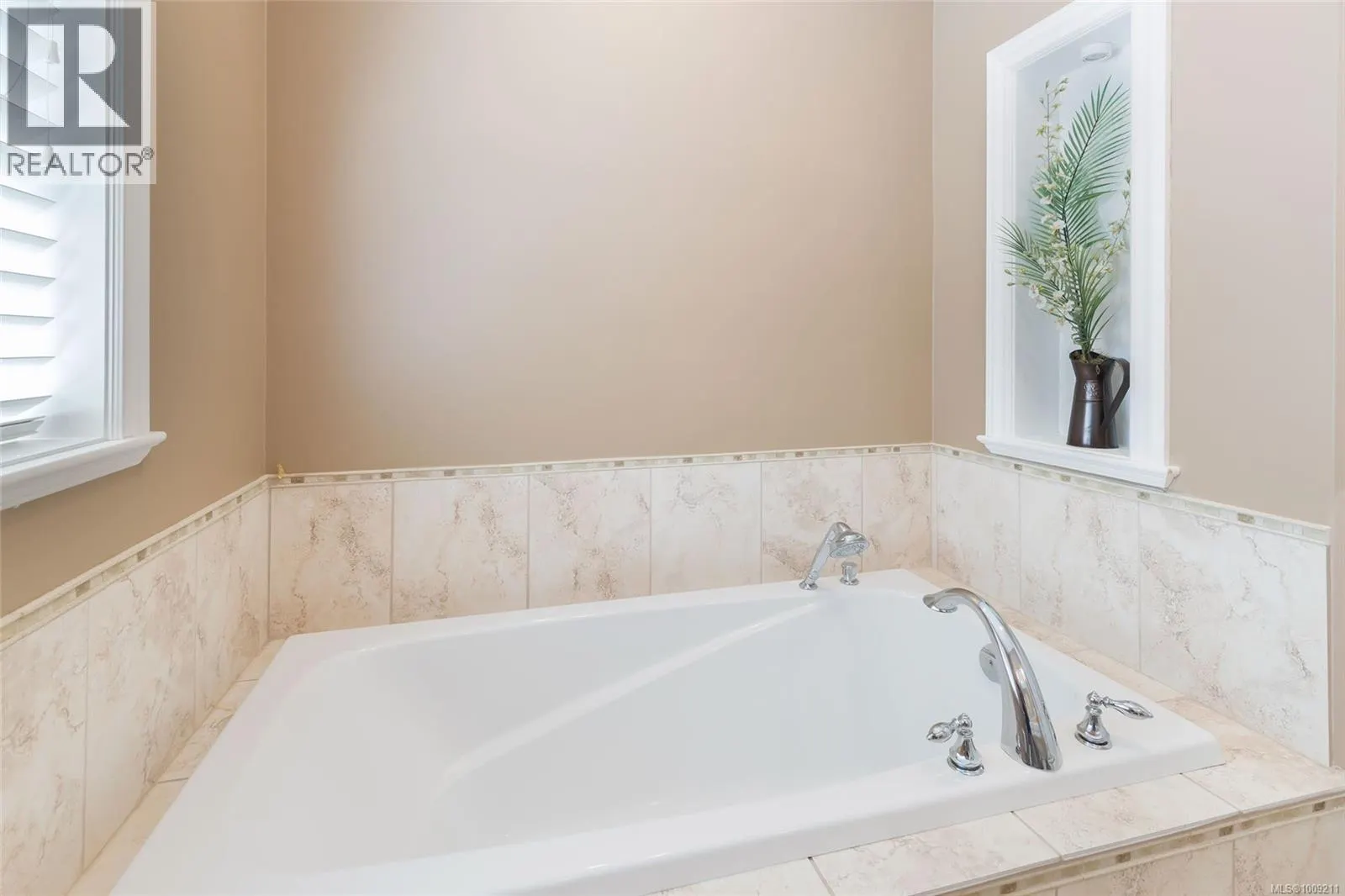 3708 Glen Oaks Dr