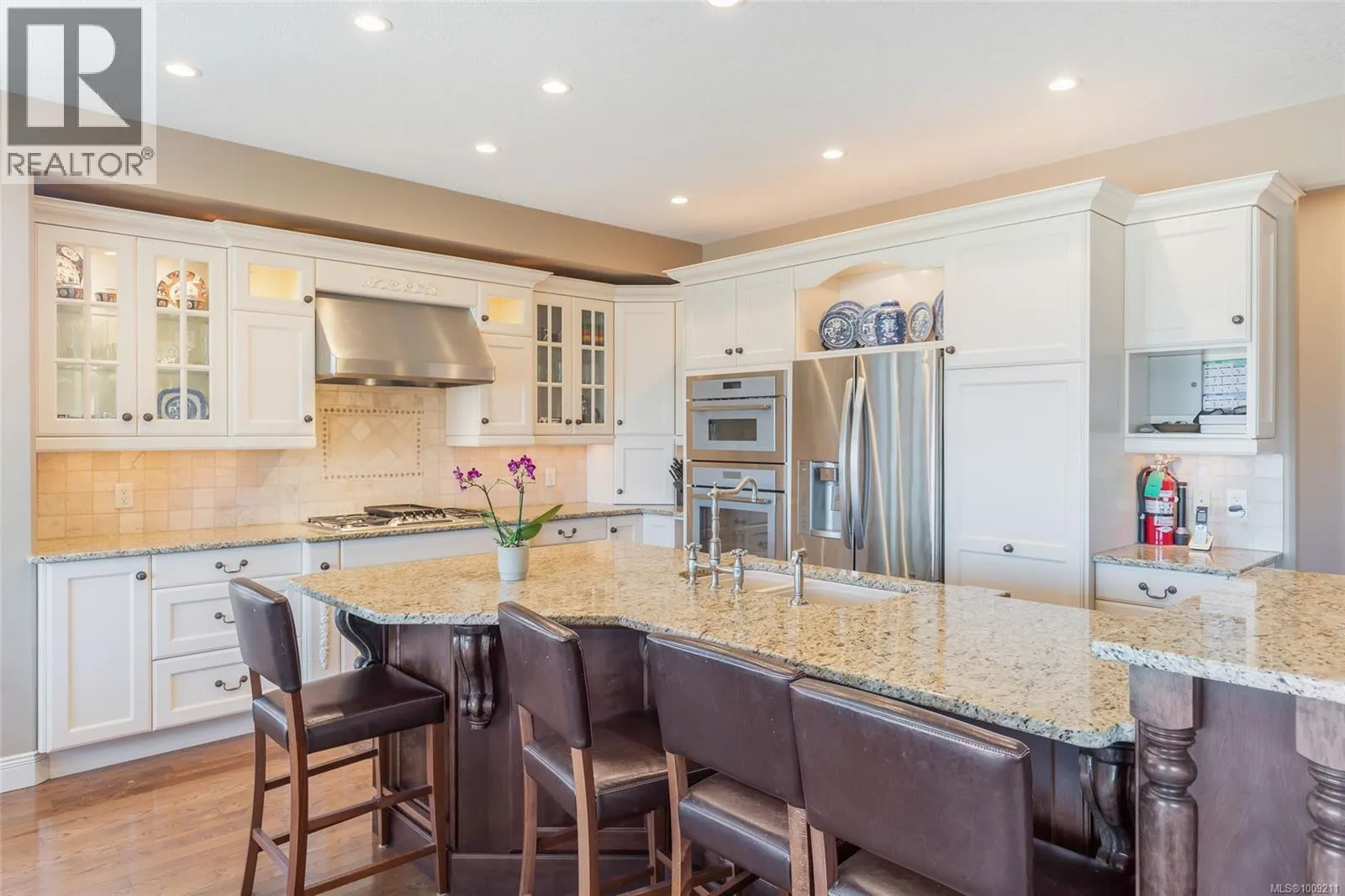 3708 Glen Oaks Dr