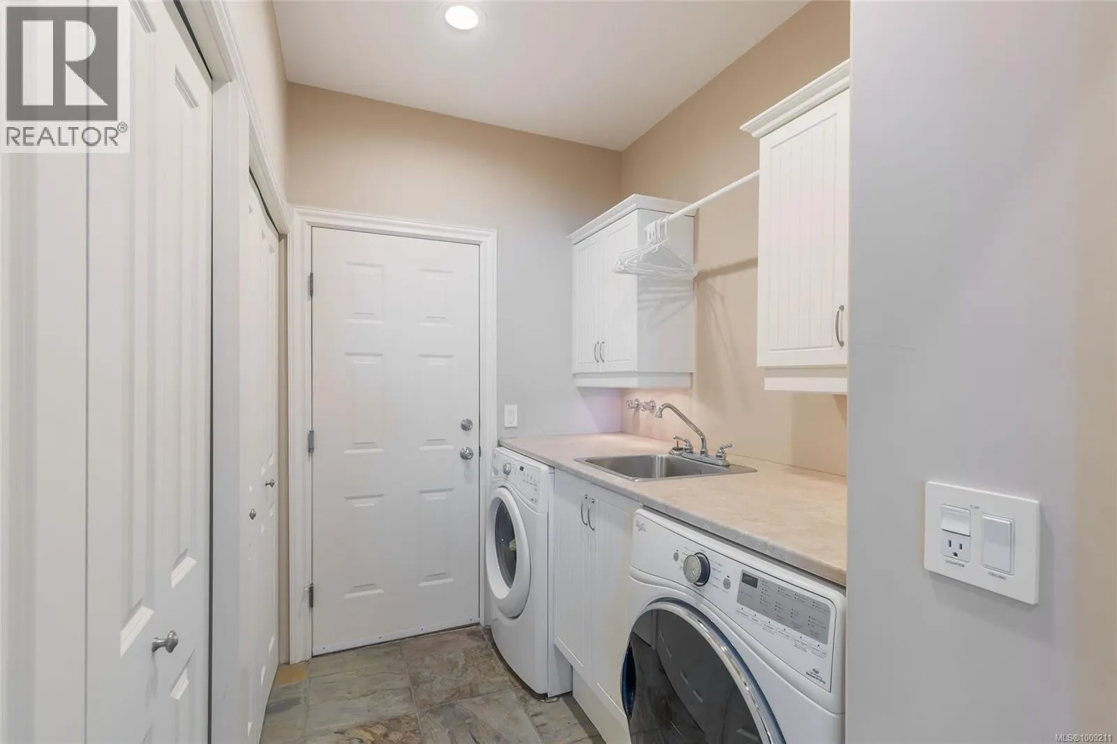 3708 Glen Oaks Dr