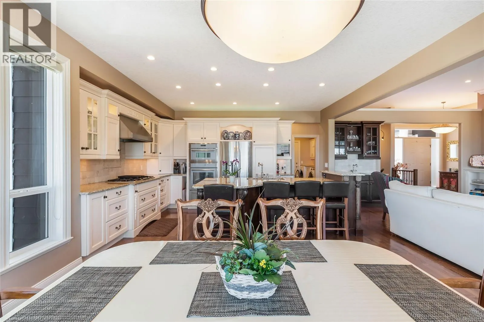 3708 Glen Oaks Dr