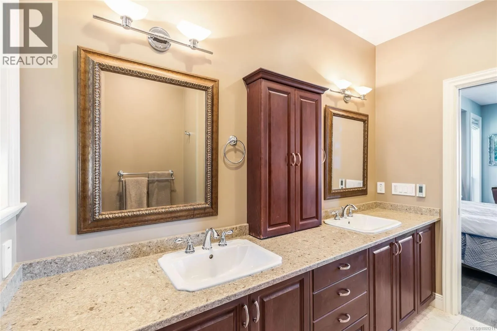 3708 Glen Oaks Dr