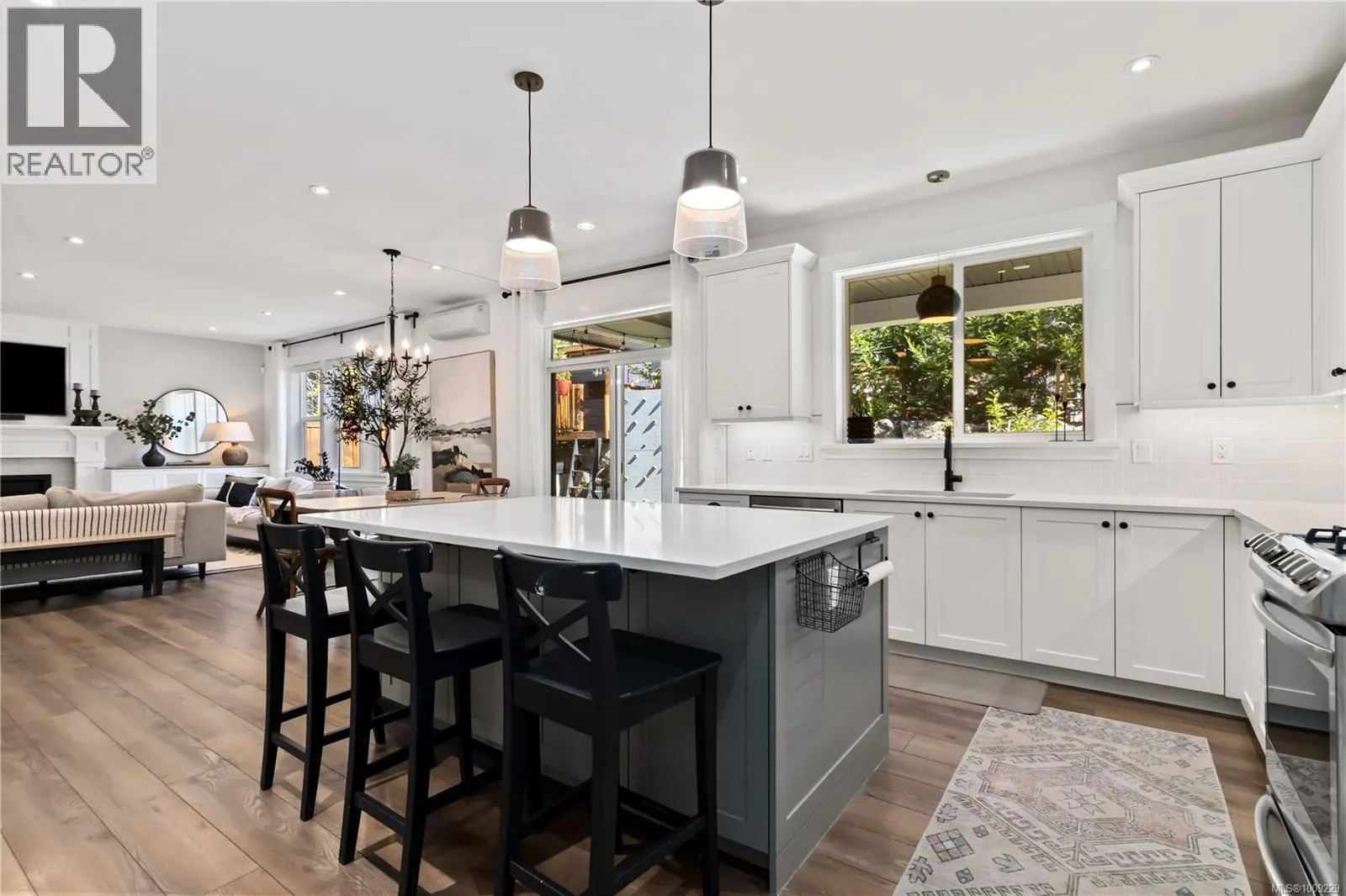 1126 Golden Spire Cres