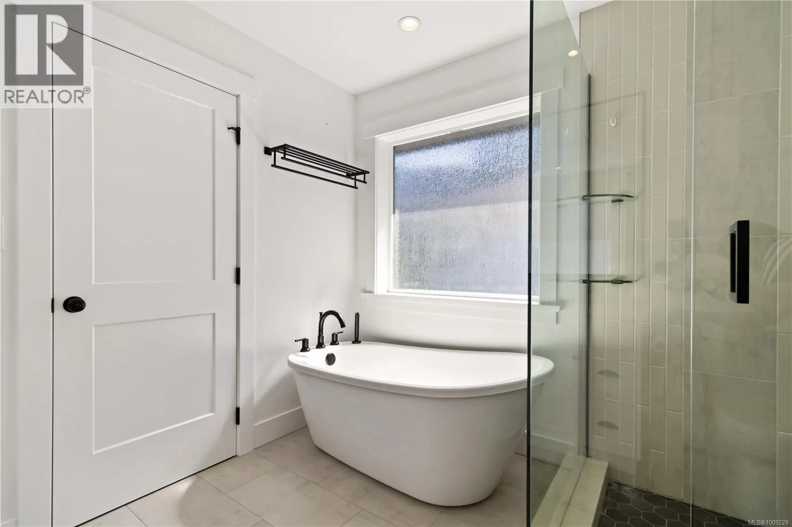 1126 Golden Spire Cres