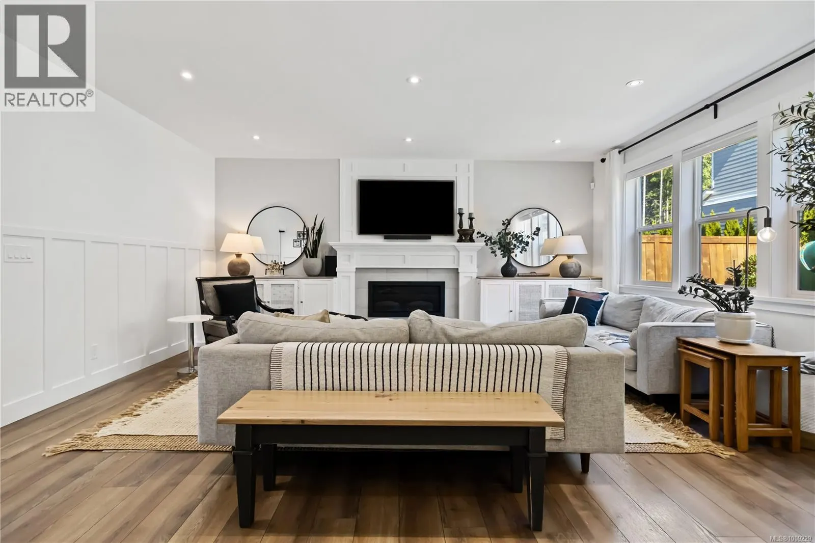 1126 Golden Spire Cres